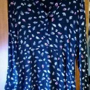 Lightweight women's dress. Excellent condition.